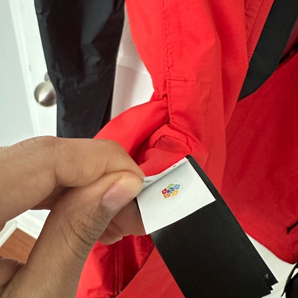 The North Face Men's Waterproof Jacket - Picture 9 of 12